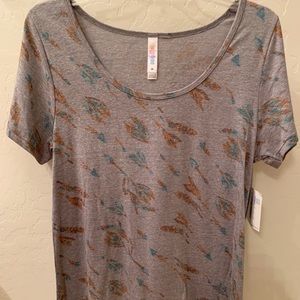 Lularoe arrow Classic T, NWT